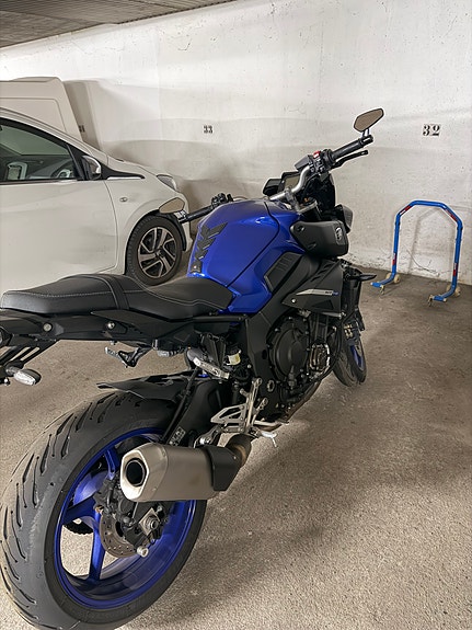 Yamaha MT-10 3 of 6