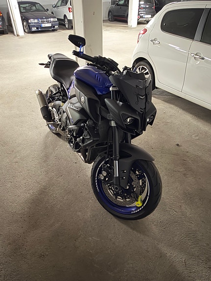 Yamaha MT-10 4 of 6