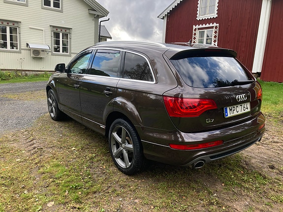 Audi Q7 4 of 11