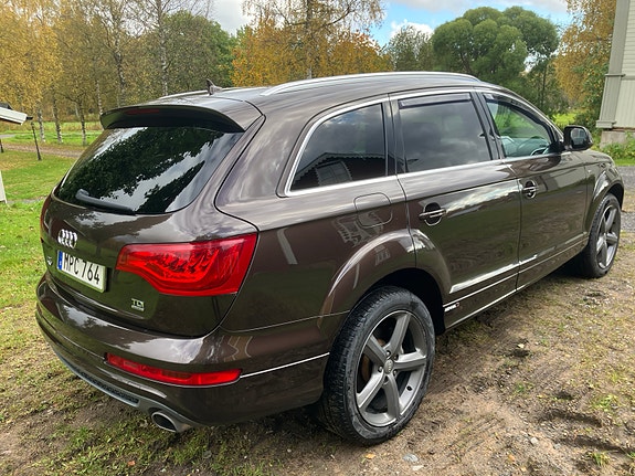 Audi Q7 2 of 11