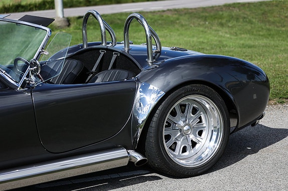 AC Cobra 17 of 27