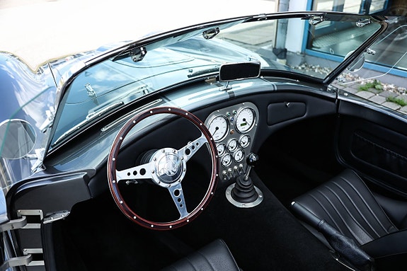 AC Cobra 24 of 27