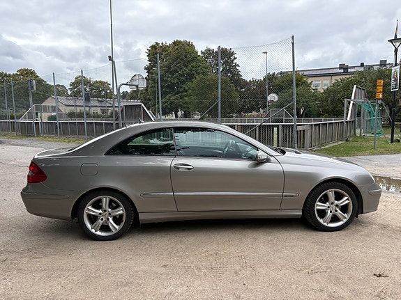 Mercedes-Benz CLK200 2 of 12
