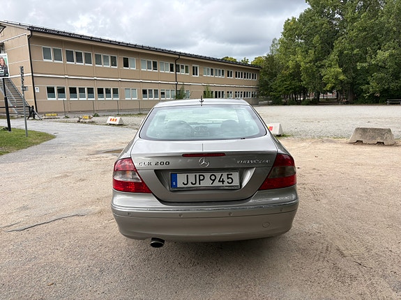Mercedes-Benz CLK200 3 of 12