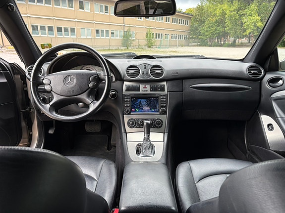 Mercedes-Benz CLK200 11 of 12