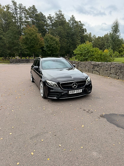 Mercedes-Benz E220 5 of 8