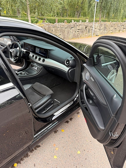 Mercedes-Benz E220 7 of 8