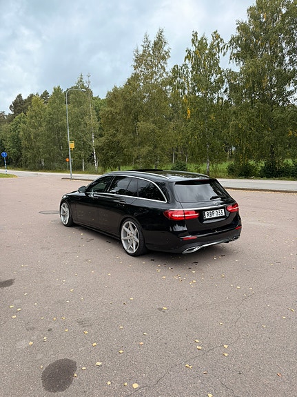 Mercedes-Benz E220 4 of 8