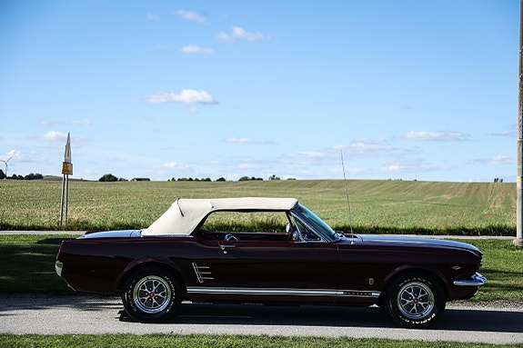 Ford Mustang 10 of 21