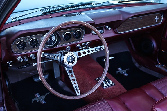 Ford Mustang 18 of 21
