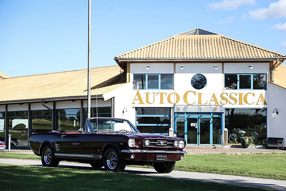 Ford Mustang 2 of 21
