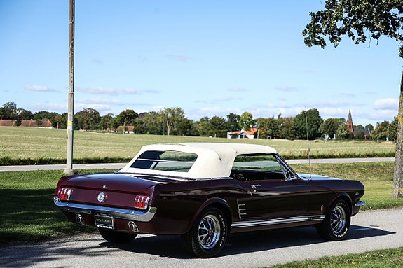 Ford Mustang 11 of 21