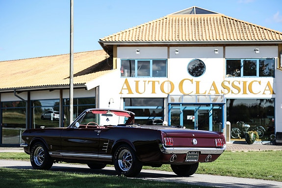 Ford Mustang 6 of 21
