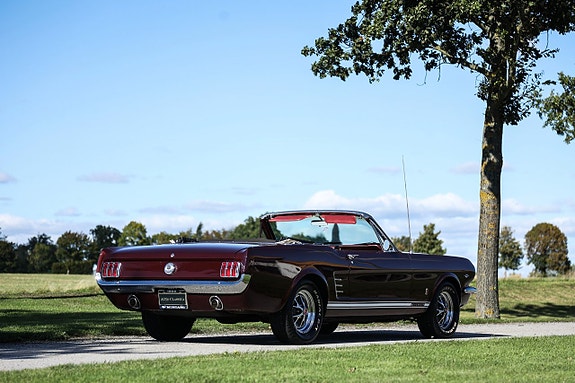 Ford Mustang 8 of 21