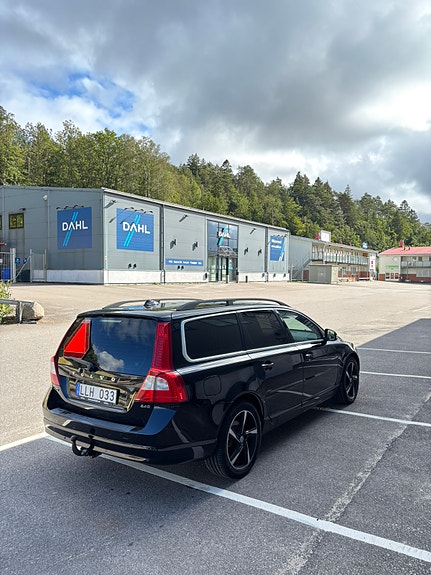 Volvo V70 3 of 6