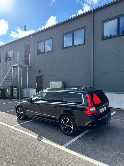 Volvo V70 2 of 6