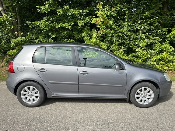 Volkswagen Golf V 2 of 13