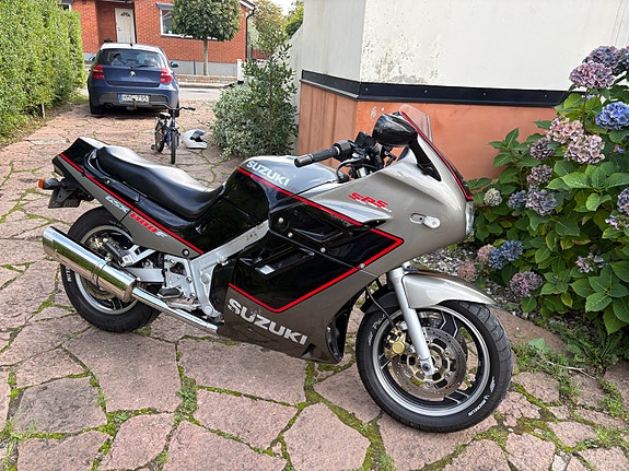 Suzuki Gsx1100f 2 of 6
