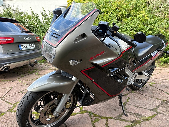 Suzuki Gsx1100f 3 of 6