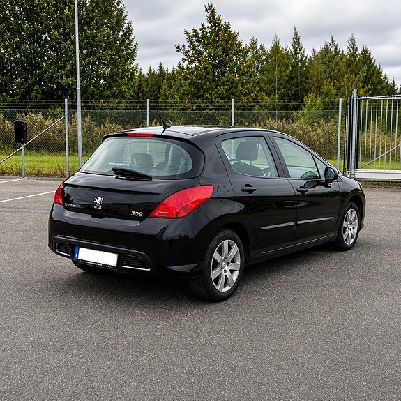 Peugeot 308 2 of 4