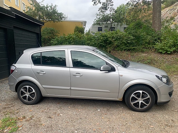 Opel Astra 2 of 3