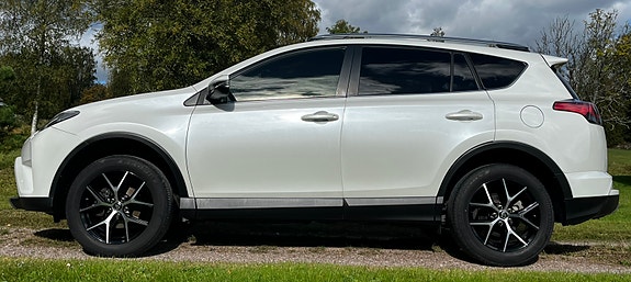 Toyota RAV4 3 of 4