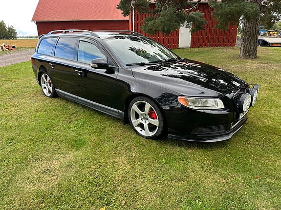 Volvo V70 3 of 7