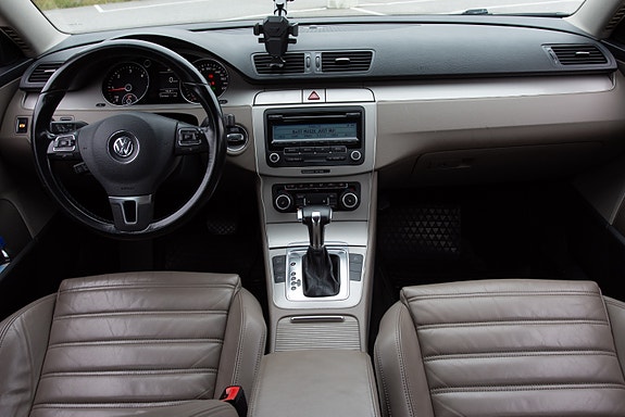 Volkswagen Passat 16 of 23