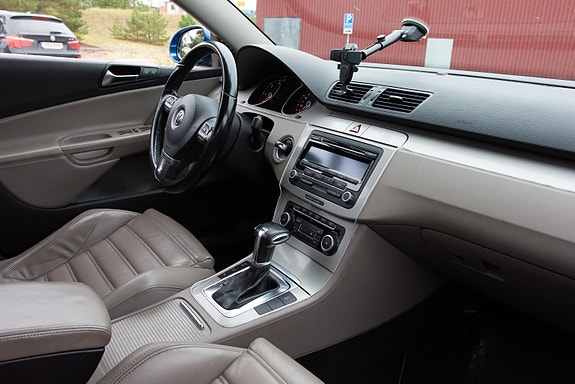 Volkswagen Passat 14 of 23