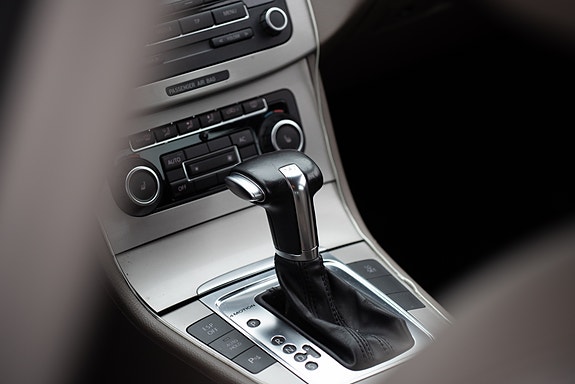 Volkswagen Passat 13 of 23