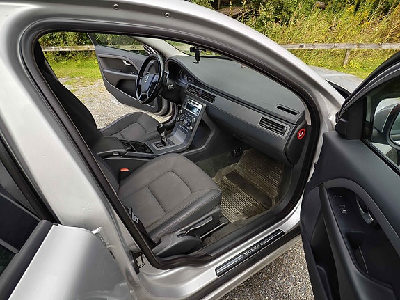 Volvo V70 10 of 16