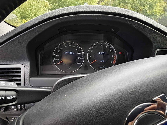 Volvo V70 8 of 16