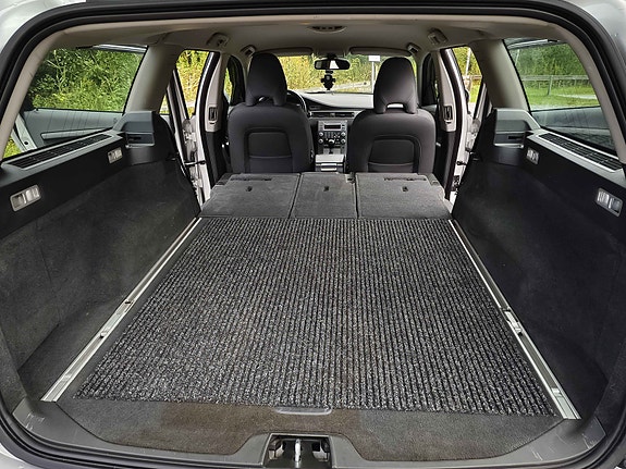 Volvo V70 13 of 16