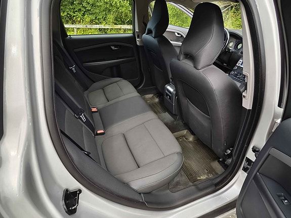 Volvo V70 11 of 16