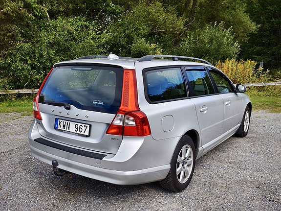 Volvo V70 3 of 16
