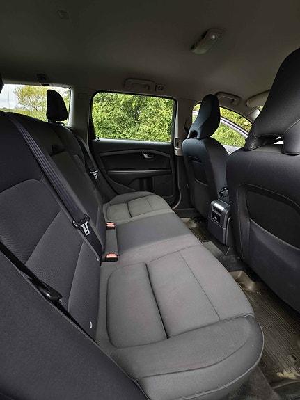 Volvo V70 12 of 16