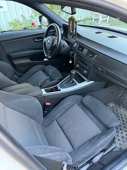 BMW 320d 2 of 9