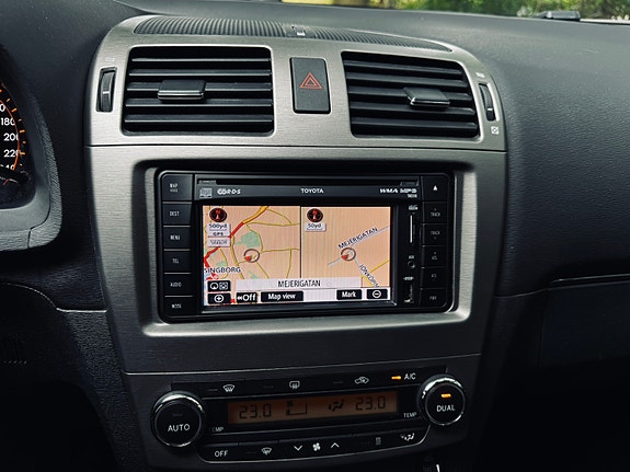 Toyota Avensis 7 of 9