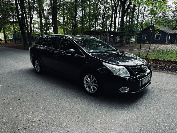 Toyota Avensis 3 of 9