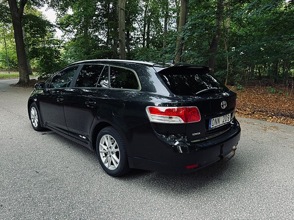 Toyota Avensis 5 of 9