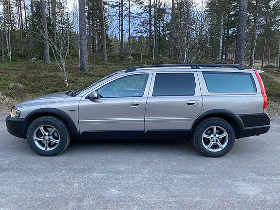 Volvo XC70 2 of 6
