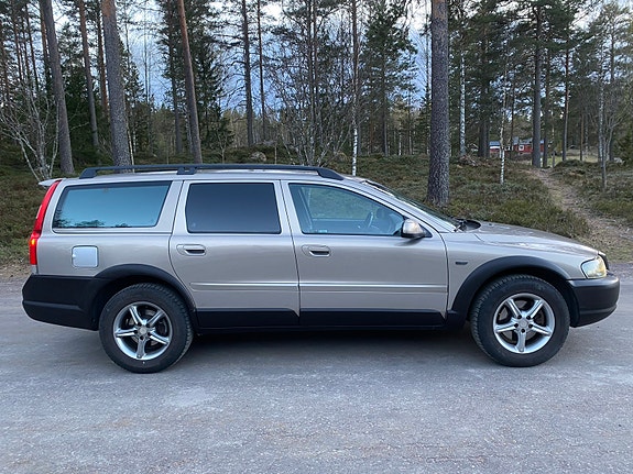 Volvo XC70 3 of 6