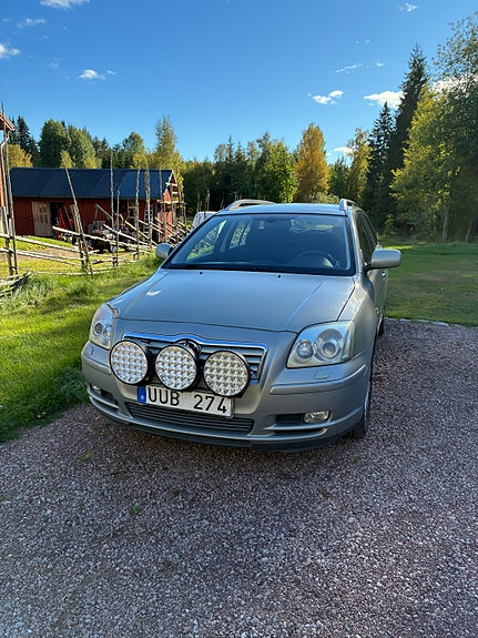Toyota Avensis 5 of 9