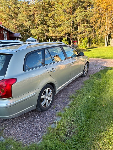 Toyota Avensis 7 of 9