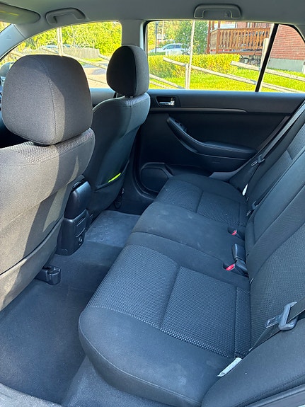 Toyota Avensis 3 of 9