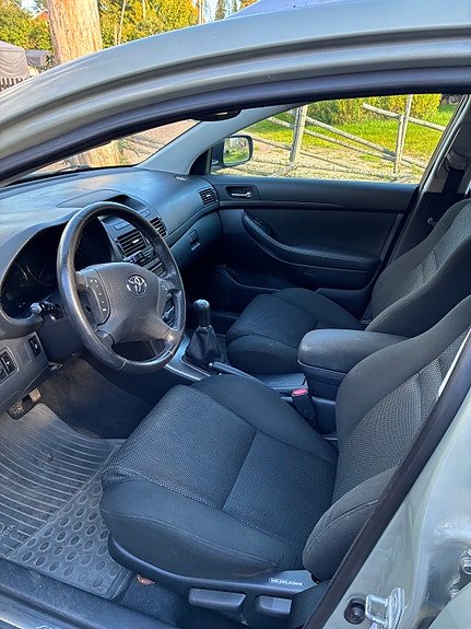 Toyota Avensis 4 of 9