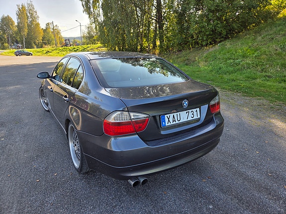 BMW 330i 3 of 6