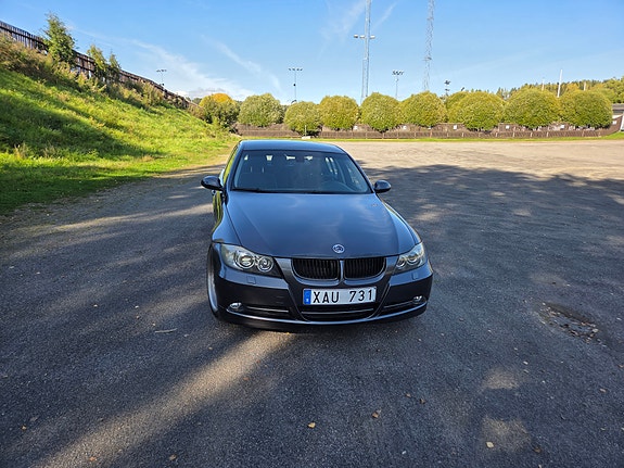 BMW 330i 2 of 6