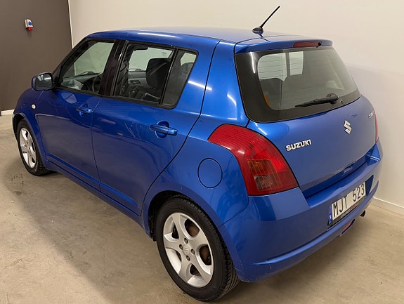 Suzuki Swift 3 of 8