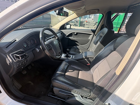 Volvo V70 5 of 9